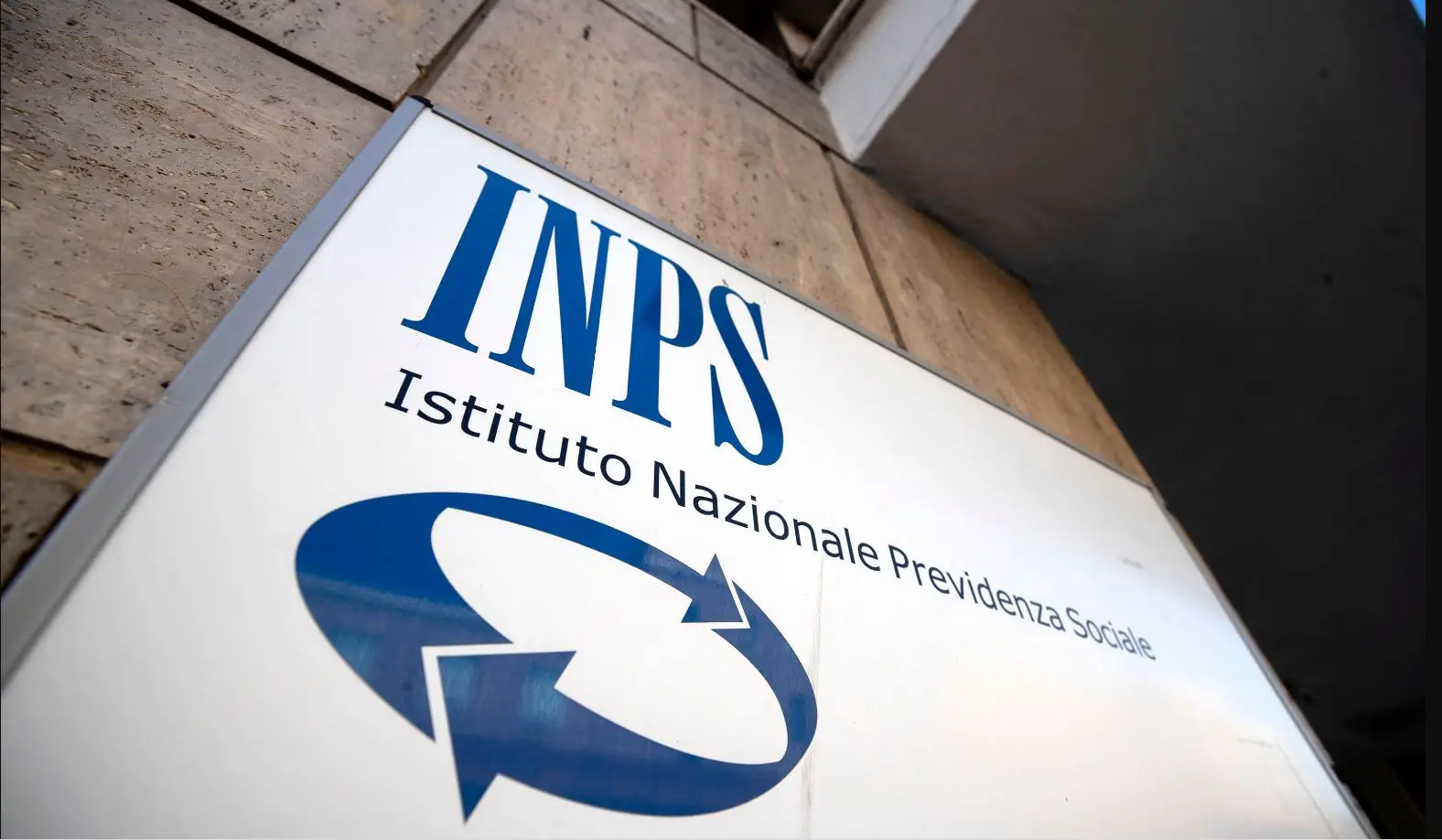 Pagamenti INPS: attenzione ai nuovi requisiti per ricevere il prossimo bonifico