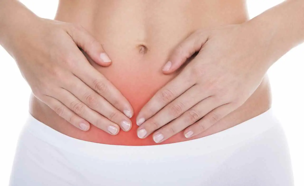 Scopri perché la salsa di soia può causare gonfiore addominale e come evitarla