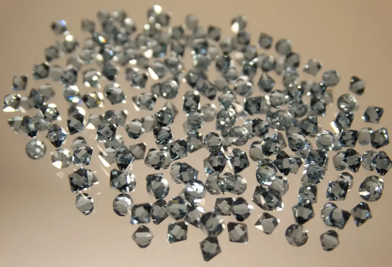 Diamanti ereditati: come stimare il prezzo di un vecchio bracciale artigianale