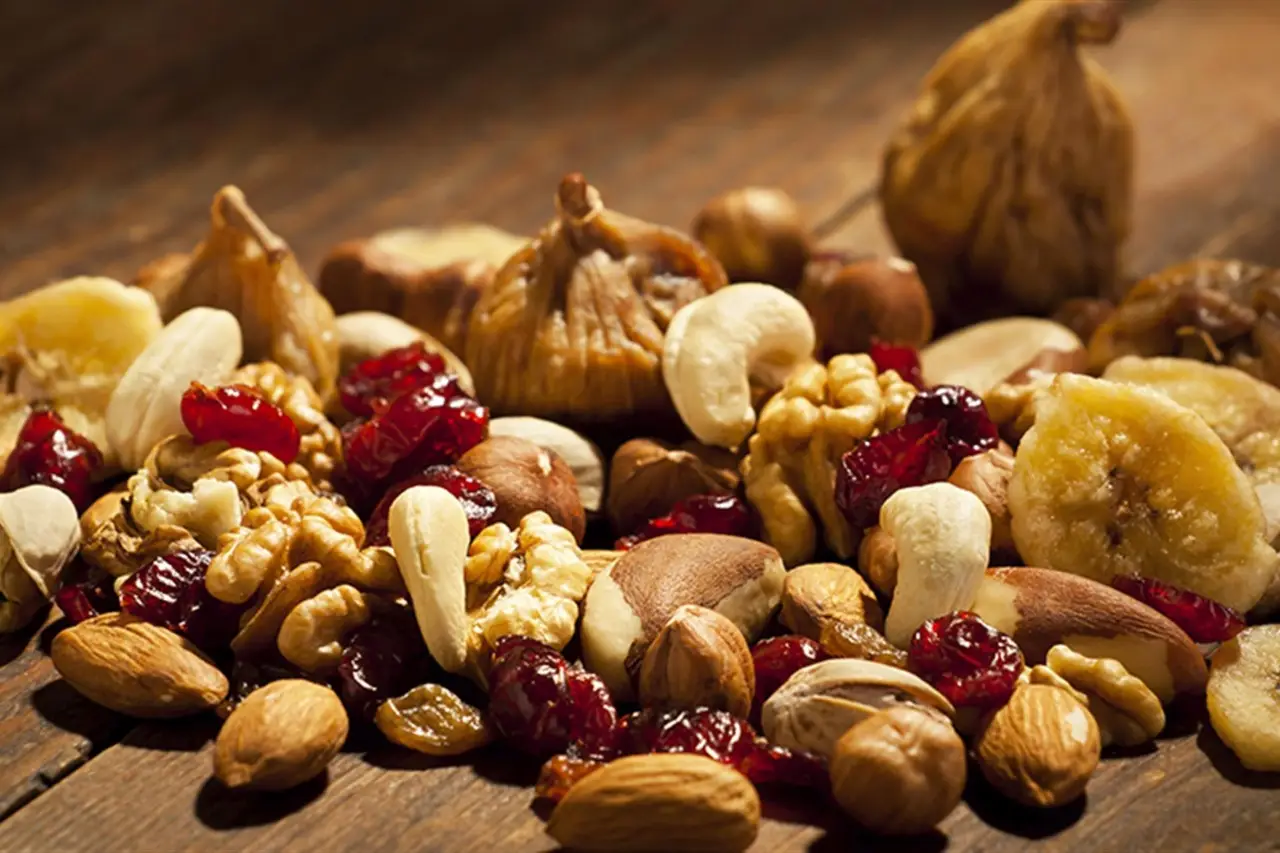 Frutta secca e colesterolo: le tre varietà che aiutano davvero