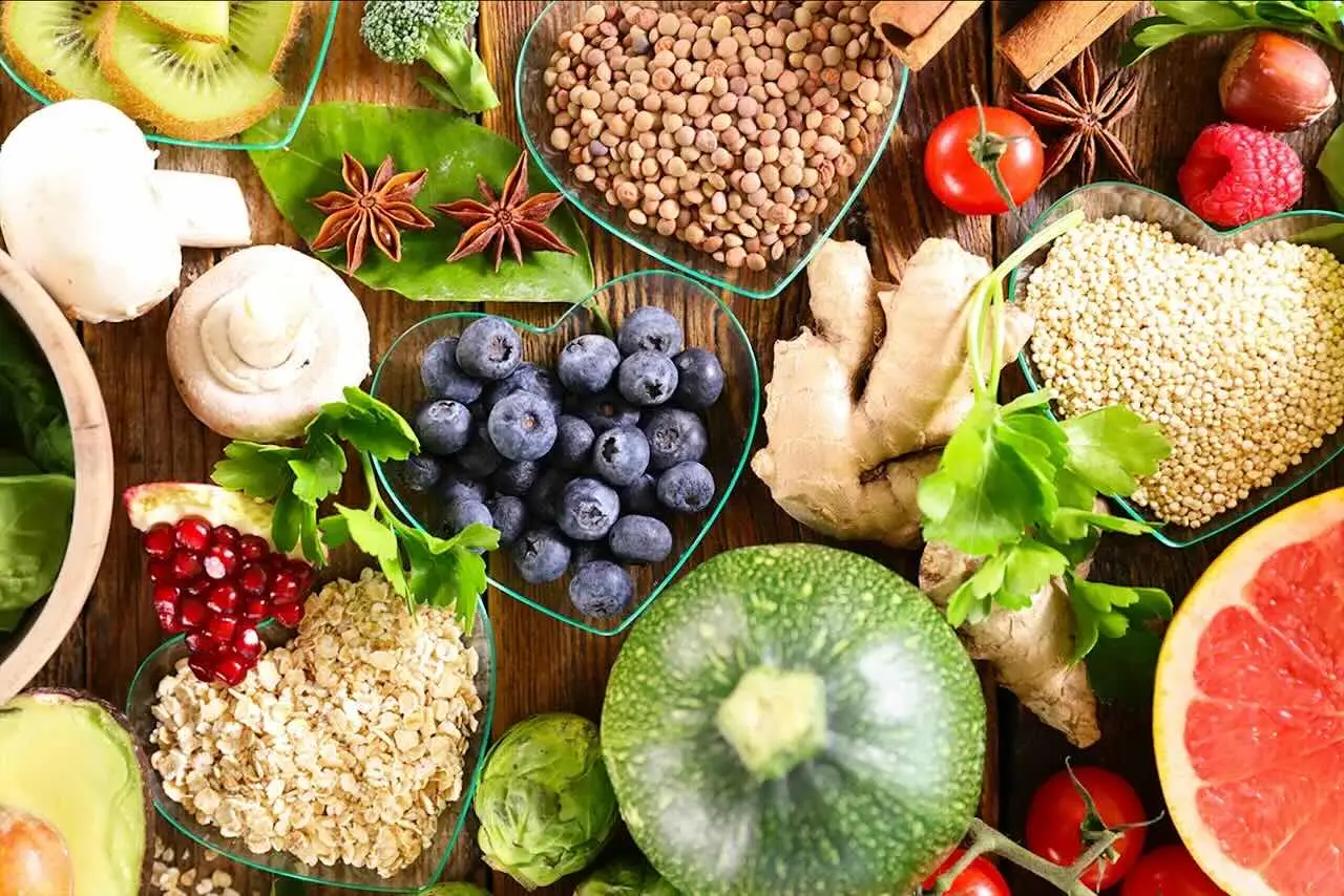 Mangiare bene senza rinunce: la lista degli alimenti sani e buoni per tutti