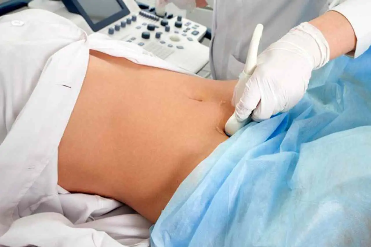 Devi fare una biopsia? Ecco i rischi reali (rari) che i medici a volte sottovalutano