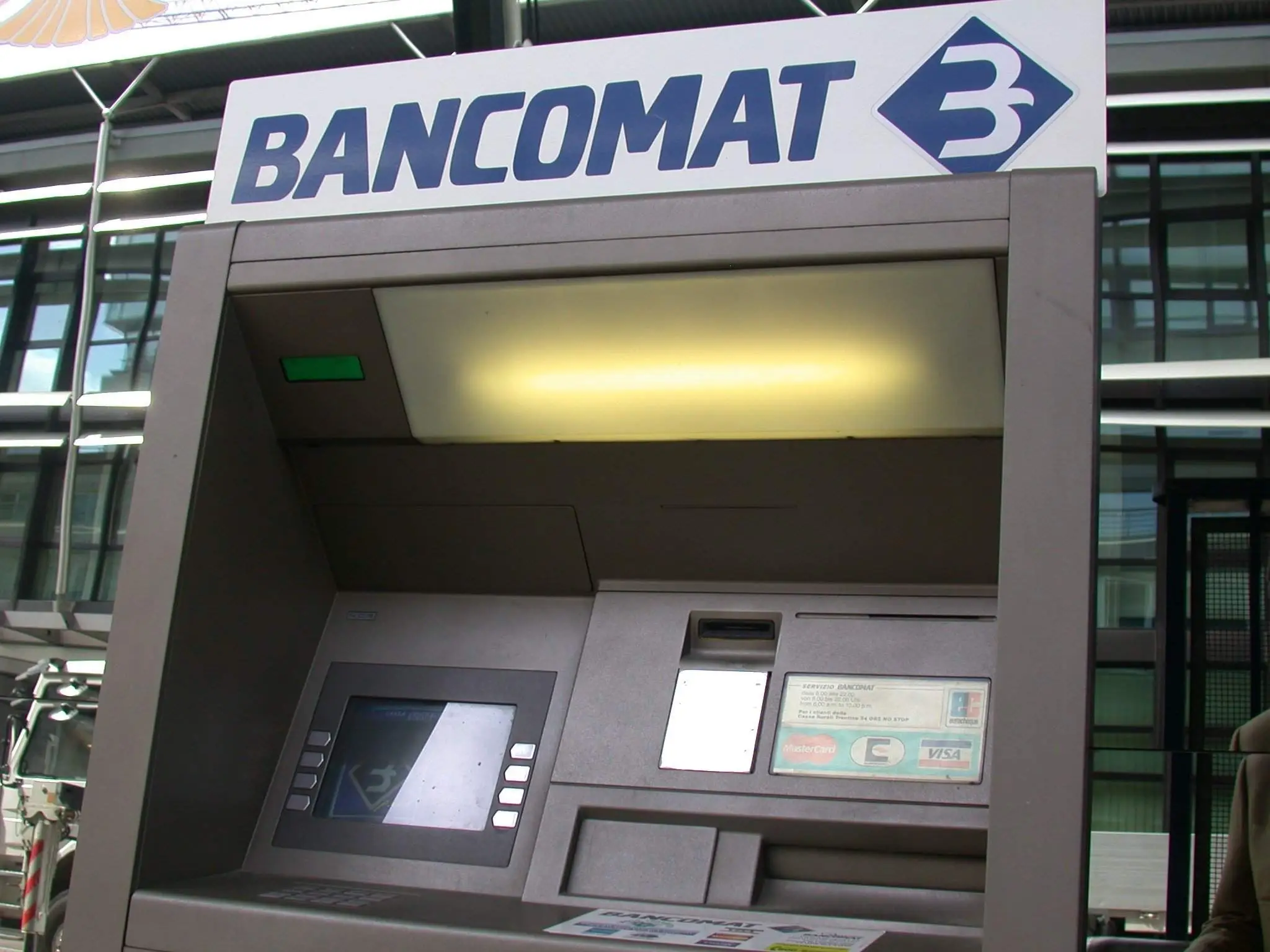 Hai un milione in banca? Ecco quanto rende davvero oggi (molto meno di quello che pensi)