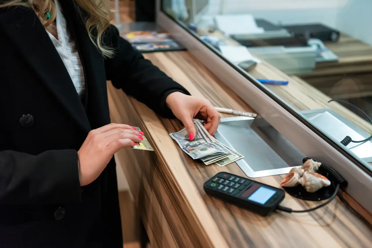 Chi può vedere il tuo conto in banca? Ecco la verità su chi controlla i tuoi movimenti