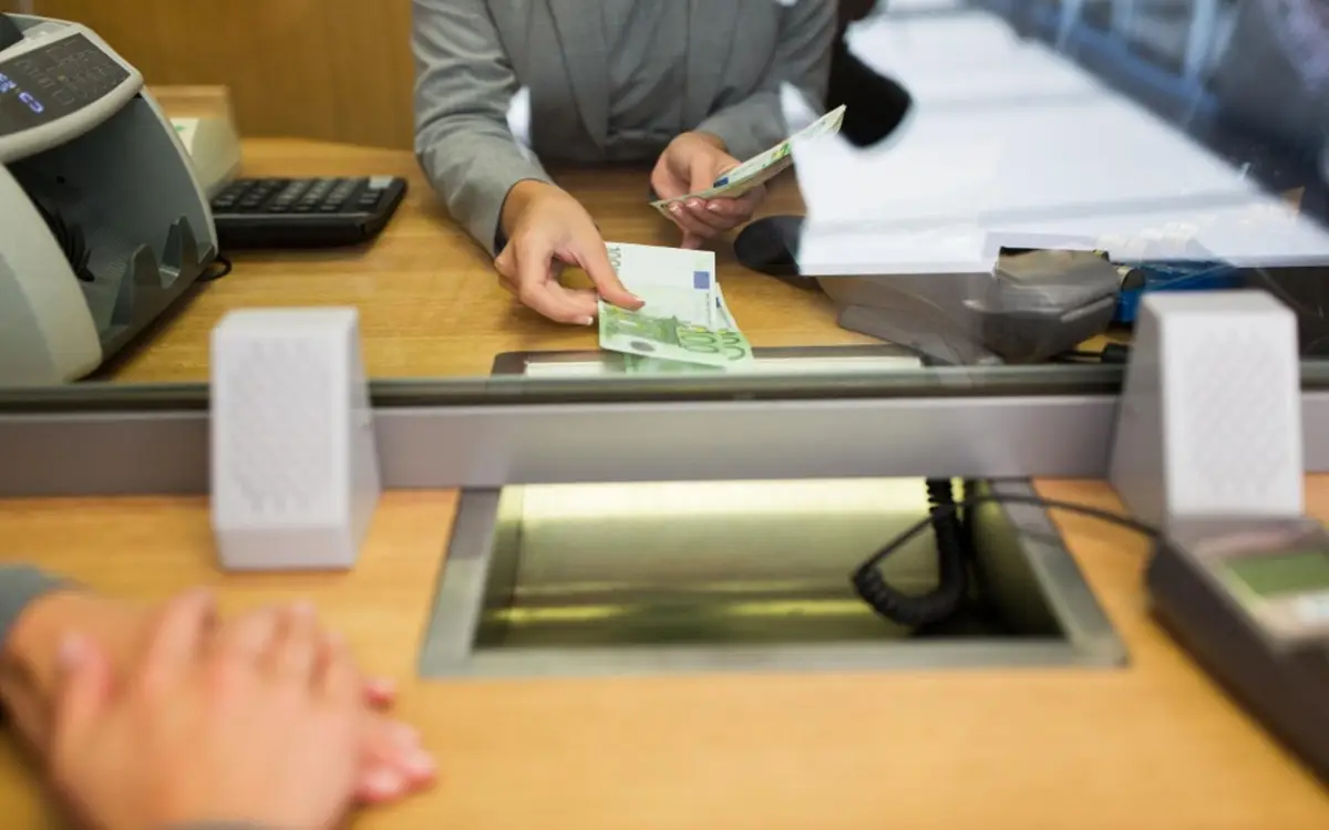 L’errore che fanno tutti quando aprono un conto corrente e che costa caro: ecco cosa guardare